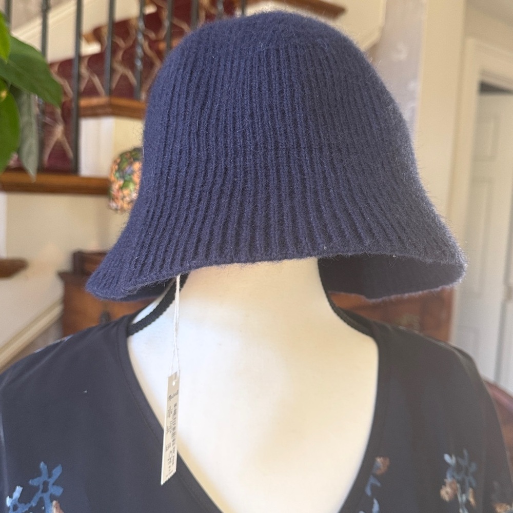 MADEWELL ladies Navy, cap new tag NWT medium/large - Picture 9 of 12